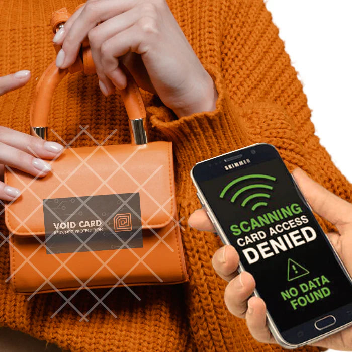 Person holding an orange handbag and a smartphone with a card scanning issue.